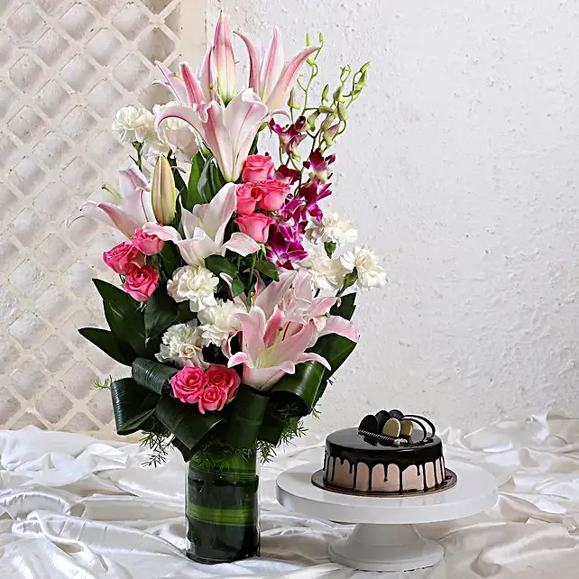 Mix Flowers & Chocolate Cake